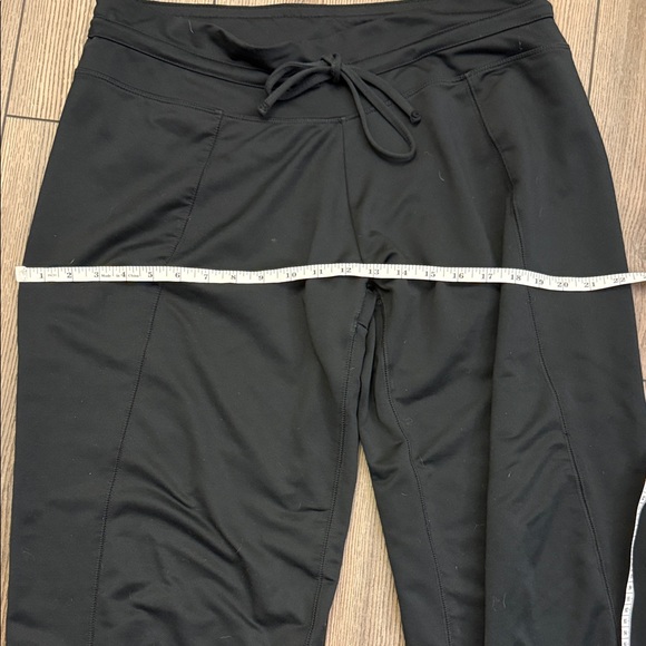 Nike women's Black wide leg - Picture 8 of 10